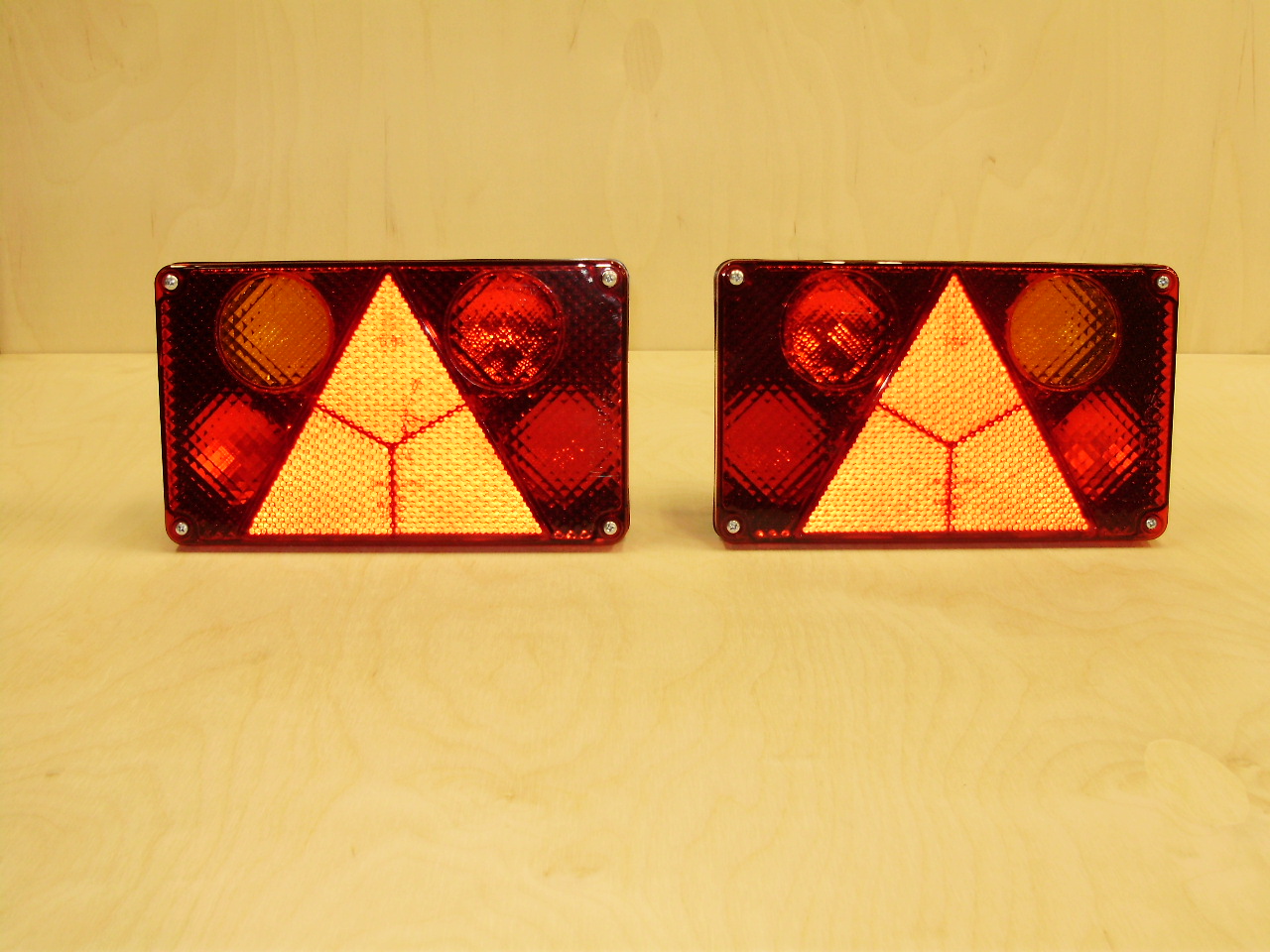 Koncov lampa W21 - Kliknutm na obrzek zavete